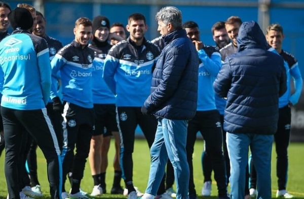 Em treino do Grêmio, Villasanti é baixa por dores musculares
