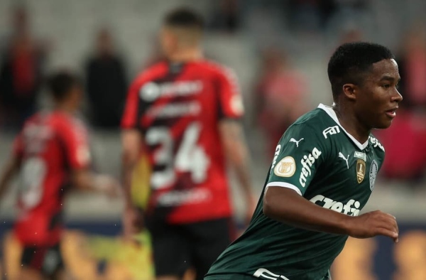 Endrick volta ao palco do seu primeiro gol como profissional pelo Palmeiras