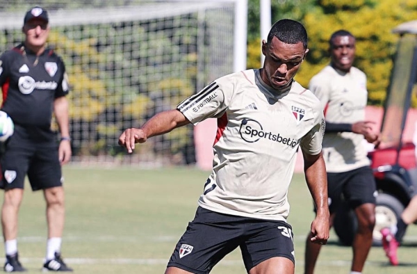 Escalação do São Paulo: Jhegson Méndez treina com o grupo novamente, e David pode voltar a ser relacionado