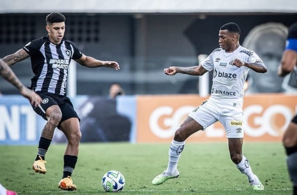 Estreia de Jean Lucas pelo Santos tem chapéu, assistência e cansaço