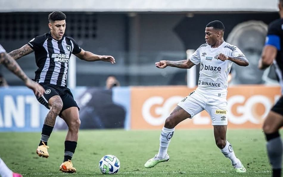 Estreia de Jean Lucas pelo Santos tem chapéu, assistência e cansaço