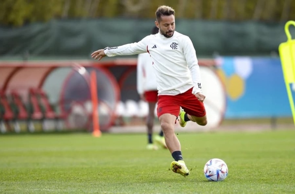 Everton Ribeiro perde espaço no Flamengo e deixa de ser primeira opção até no banco