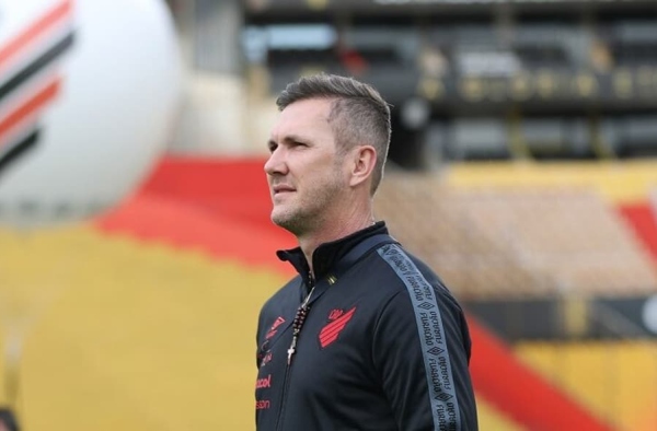 Ex-Athletico e ‘pupilo’ de Felipão, Paulo Turra é anunciado como novo técnico do Santos