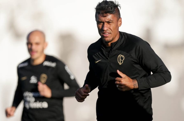 Exame volta inconclusivo, e Paulinho será reavaliado; Corinthians não descarta nova cirurgia
