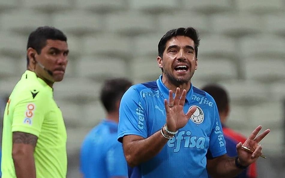 Expulso novamente, Abel Ferreira chega aos 50 cartões desde que assumiu o comando do Palmeiras