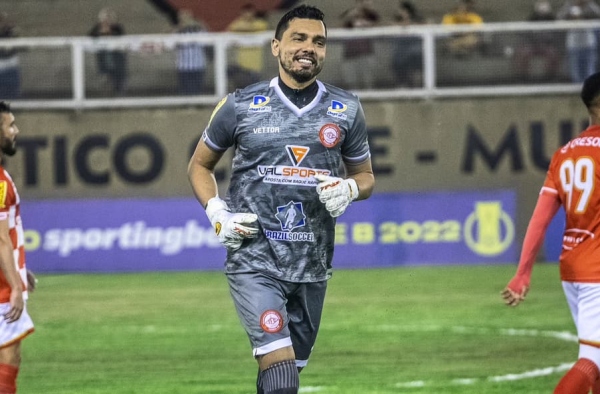 Felipe Garcia, da Tombense, destaca importância de voltar a jogar em casa e garante: ‘Vamos lutar até o fim’