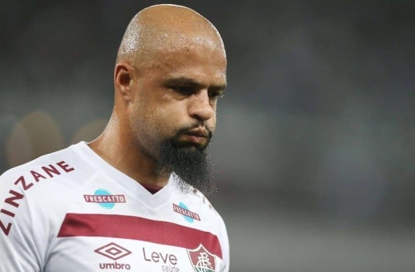Felipe Melo sente dores no joelho e se torna mais uma baixa no Fluminense para confronto com o Atlético-MG