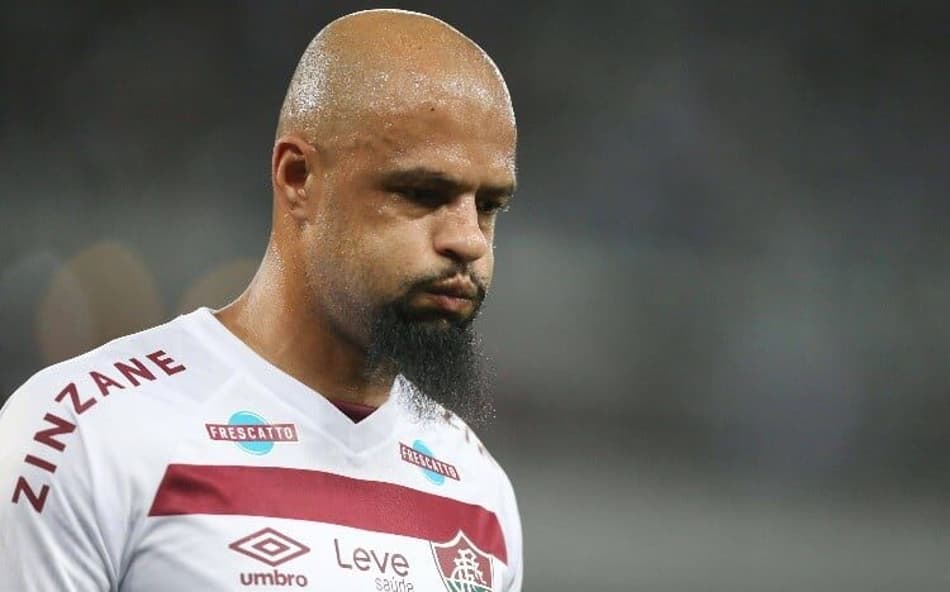 Felipe Melo sente dores no joelho e se torna mais uma baixa no Fluminense para confronto com o Atlético-MG