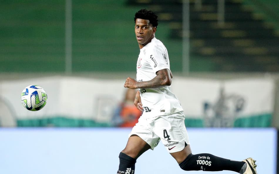 Gil se manifesta após ser cobrado e xingado por torcedores do Corinthians em hotel