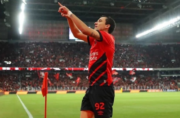 Gol no Atletiba teve sabor especial em dose dupla para Pablo