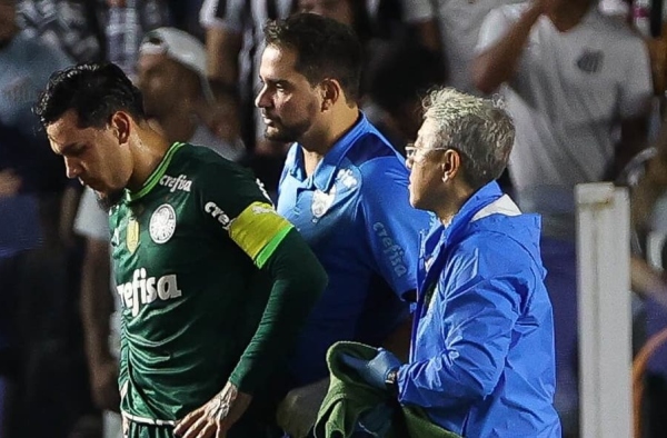 Gómez passa por avaliação no hospital, mas retorna para São Paulo com o Palmeiras