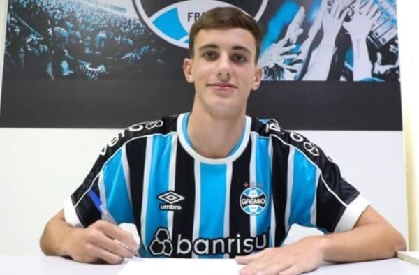 Grêmio assina contrato profissional de Bernardo Zortea