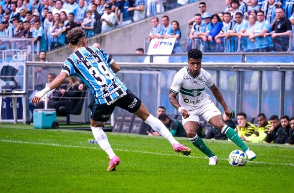 Grêmio goleia Coritiba e assume vice-liderança do Campeonato Brasileiro