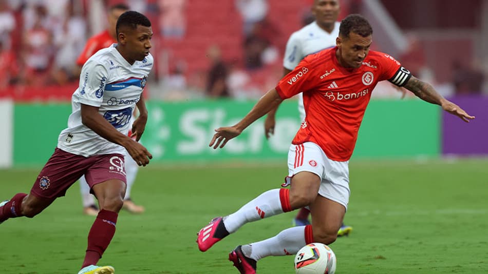 Internacional reencontra torcida após vexame no estadual