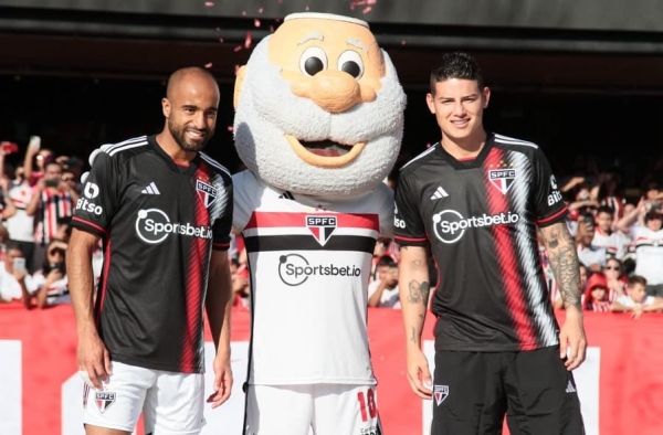 James Rodríguez e Lucas Moura se apresentam no Morumbi e ‘estreiam’ nova camisa do São Paulo