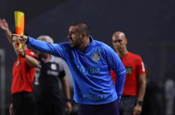 João Martins evita colocar atuação ruim do Palmeiras na conta do cansaço: ‘Não conseguimos nos adaptar ao contexto do jogo’
