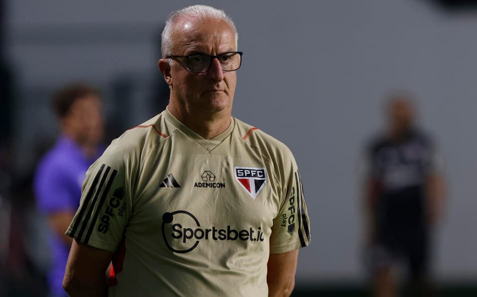 Jogador ‘esquecido’ do São Paulo pode viajar para Curitiba; veja provável escalação
