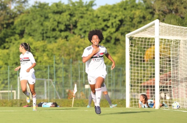 Jogo na várzea faz São Paulo afastar e multar oito de time feminino sub-20