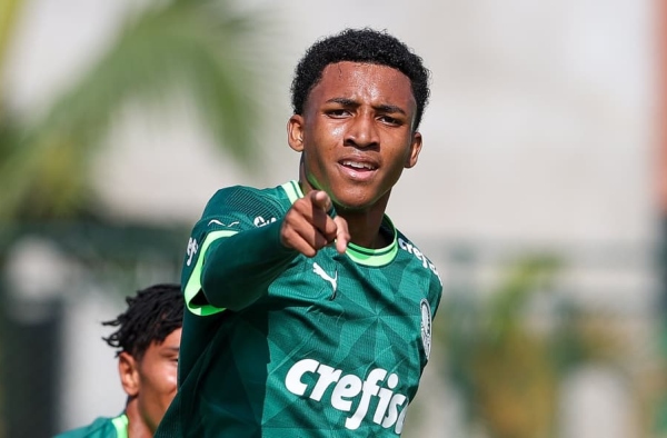 Joia do Palmeiras comemora dois gols em virada sobre rival no Paulistão sub-15