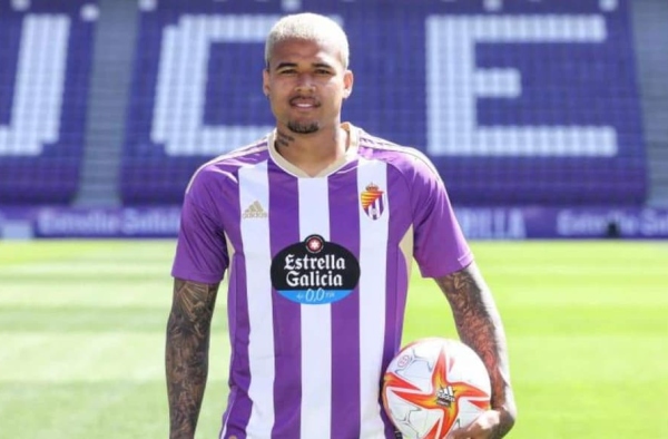 Jornalista afirma que atacante Kenedy foi oferecido ao Grêmio