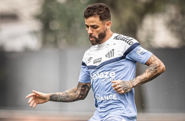 Júnior Caiçara aparece no BID e está liberado para estrear pelo Santos