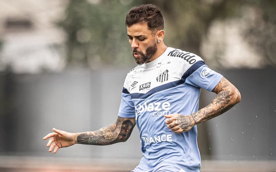 Júnior Caiçara aparece no BID e está liberado para estrear pelo Santos