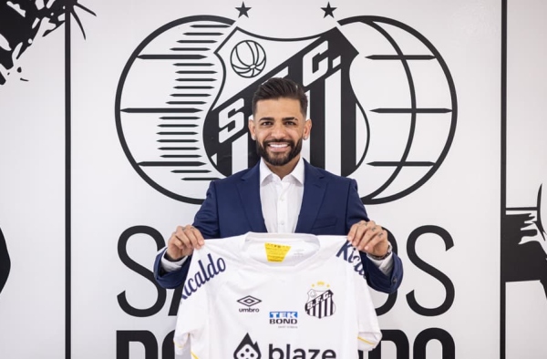 Júnior Caiçara se emociona durante apresentação no Santos e explica tempo sem jogar