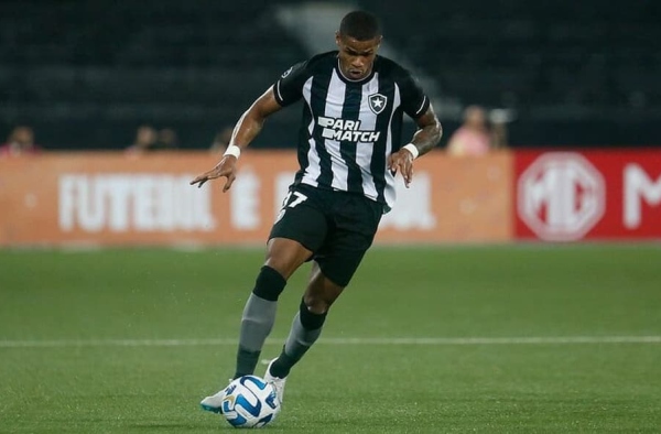 Júnior Santos, do Botafogo, alcança marca expressiva neste início de Brasileirão