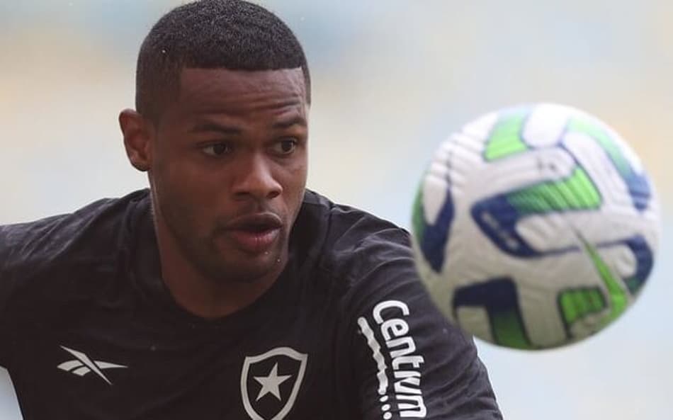 Júnior Santos revela impacto da barração de Tiquinho por Lage e aborda retomada da confiança do Botafogo