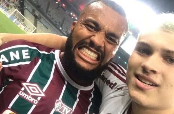 #LancecomFlu: Abraço do ‘anjo’ transforma Samuel Xavier, e lateral vira talismã do Fluminense na Libertadores