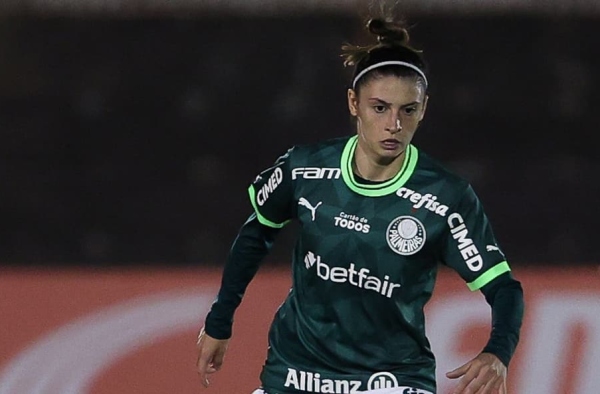 Lateral do Palmeiras, Bruna Calderan projeta confronto direto com o Flamengo pelo Brasileirão: ‘Muito importante’