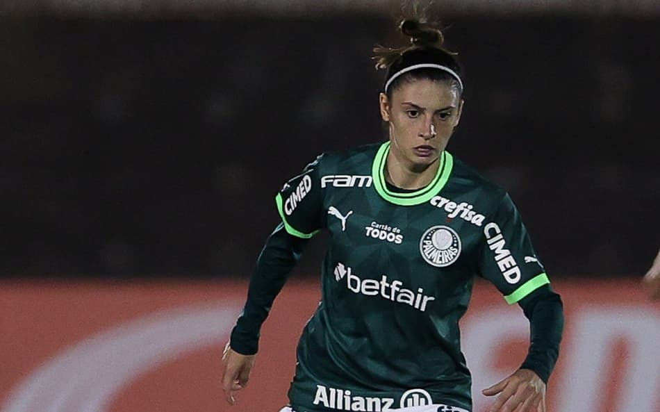 Lateral do Palmeiras, Bruna Calderan projeta confronto direto com o Flamengo pelo Brasileirão: ‘Muito importante’