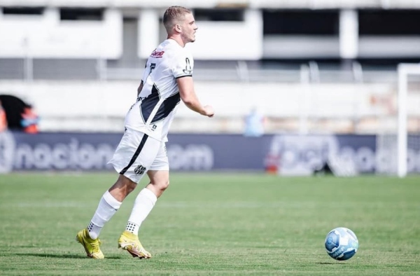 Léo Naldi retorna, supera jogos em sua primeira temporada e mira marca do ano passado