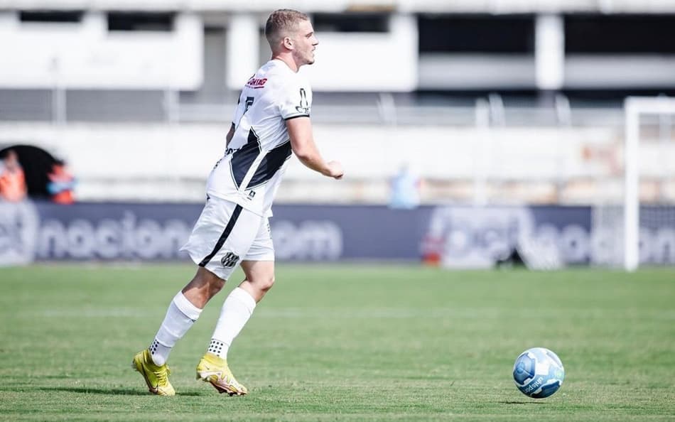 Léo Naldi retorna, supera jogos em sua primeira temporada e mira marca do ano passado