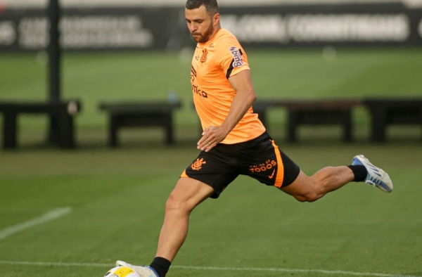 Livre de contrato com o Corinthians, Junior Moraes já não vinha treinando no clube