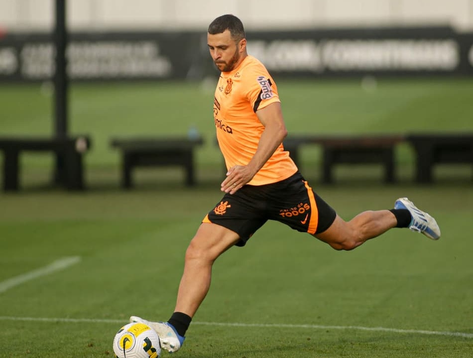 Livre de contrato com o Corinthians, Junior Moraes já não vinha treinando no clube