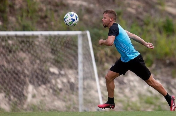 Lucas Fernandes e Matías Segovia se lesionam em treino e viram preocupação no Botafogo