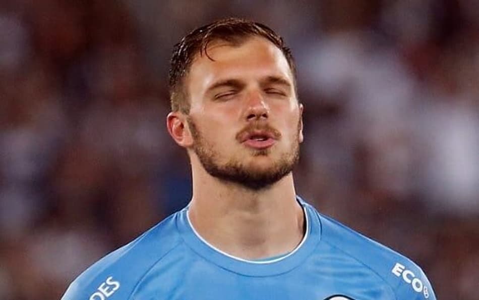 Lucas Perri demonstra frustração com chances desperdiçada pelo Botafogo diante do Magallanes