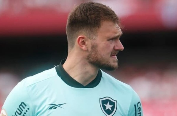 Lucas Perri não participa de treino e é dúvida para o duelo do Botafogo com o Corinthians