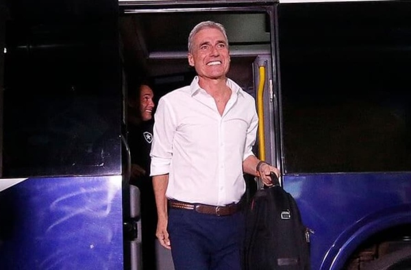 Luís Castro analisa vitória do Botafogo e rasga elogios ao elenco: ‘Sou muito feliz com eles’