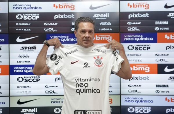 Luxemburgo fala sobre oportunidade de ressurgir no Corinthians e pede para torcida ‘deixar protesto mais para frente’