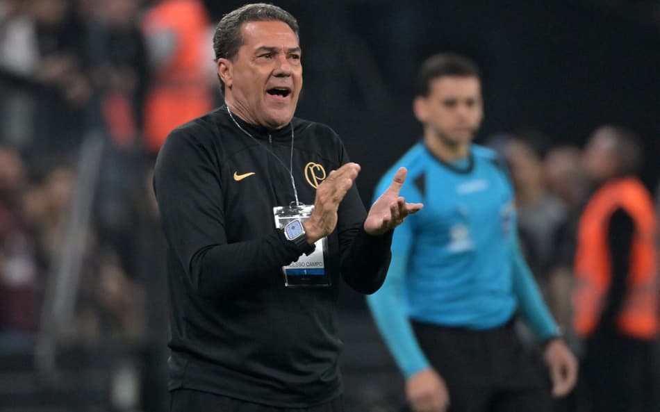 Luxemburgo não vê queda de competitividade no Corinthians com a saída de Róger Guedes