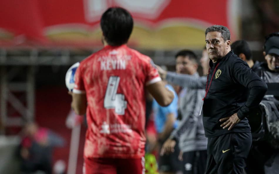 Luxemburgo se mostra contente com empate do Corinthians na Libertadores e vê evolução: ‘Não tomamos gols’