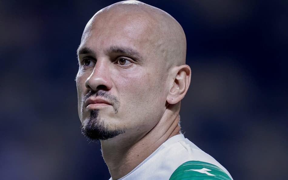 Maicon aposta na solidez defensiva do Coritiba em jogo contra o melhor ataque da Série B
