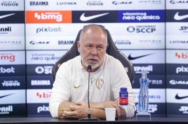 Mano Menezes escolheu contrato longo no Corinthians para tentar colher frutos em projeto montado