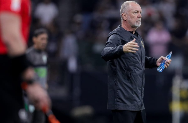 Mano reconhece Corinthians abaixo contra América-MG e manda recado à torcida sobre rebaixamento