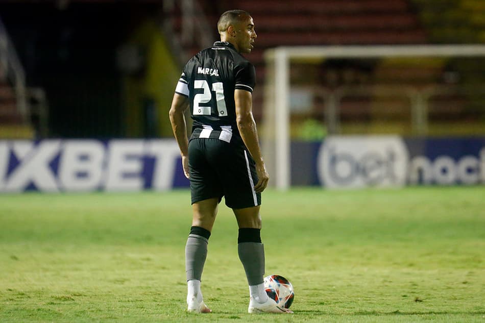 Marçal destaca garra do Botafogo e parabeniza Gustavo Sauer: ‘Tem trabalhado quietinho’