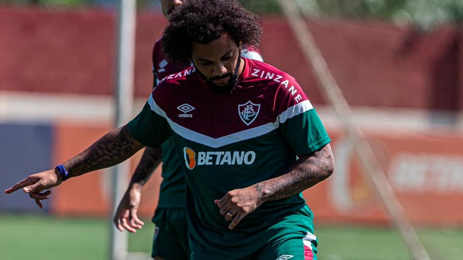 Marcelo participa de treino do Fluminense e indica sua presença no confronto com o River Plate