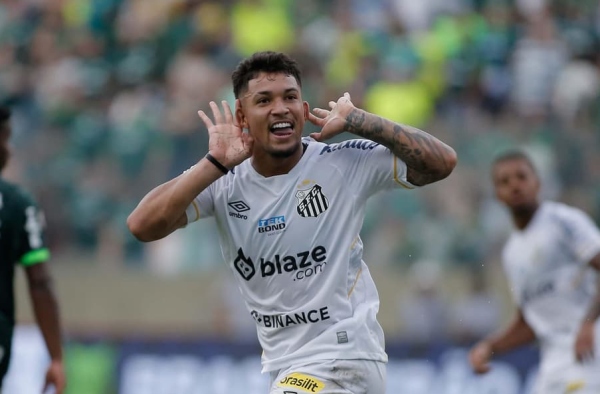 Marcos Leonardo é decisivo mais uma vez e garante vitória do Santos diante do Palmeiras