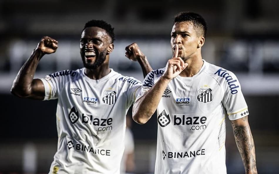 Marcos Leonardo mantém mistério sobre comemoração polêmica após marcar duas vezes pelo Santos contra o Botafogo: ‘É coisa minha’